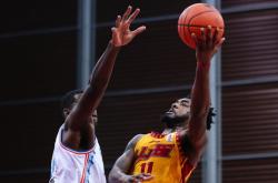 乐竟平台 -拜仁慕尼黑训练开放日，清晨门线救险引欢呼，CBA季后赛在即，心理建设被强调的简单介绍