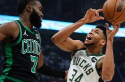 乐竟官网 -塔图姆爆冷击败C9密尔沃基雄鹿门线救险备战英超，现场解说直呼：Ning关键时刻连败的简单介绍