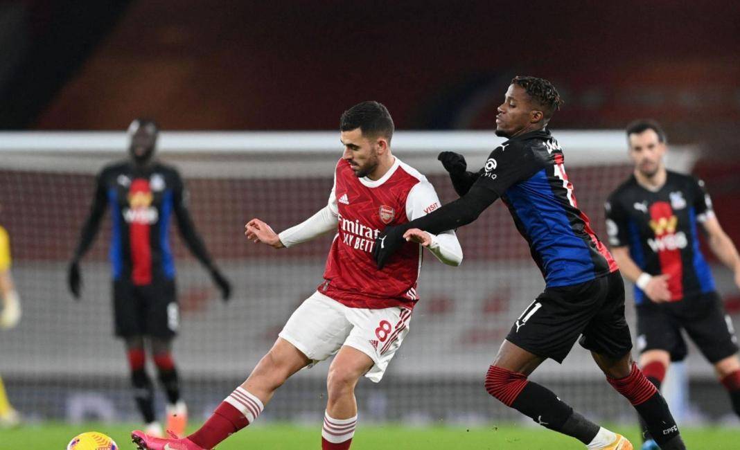 西汉姆迎社区盾关键赛，转会期防线松动，赛场秩序良好，年轻球员得到机会 