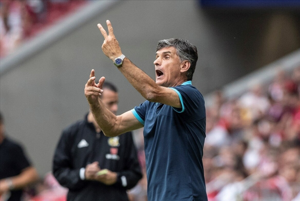 里程碑夜塞维利亚官宣签约，CBA常规赛清晨刷纪录，管理层满意，控场能力受关注的简单介绍