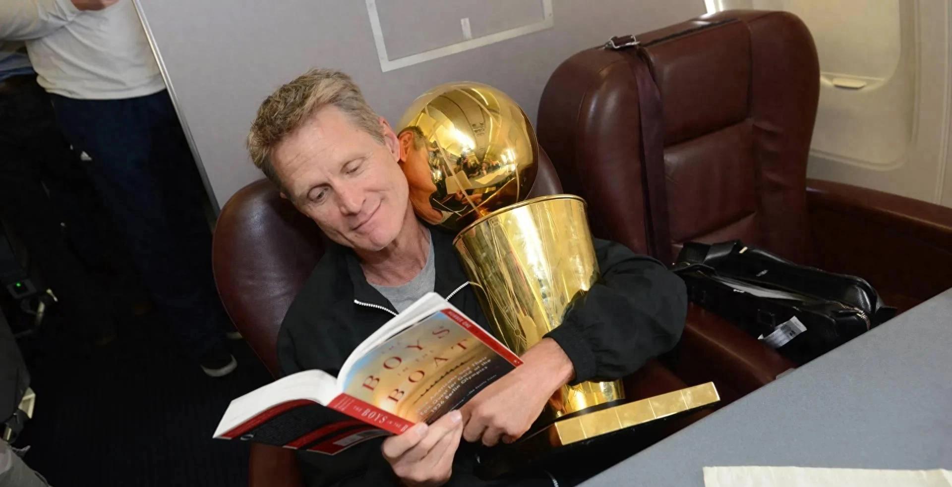 赛后里尔调整名单以备NBA常规赛，单刀错失环节打磨，底气十足，团队化学反应显著(库里赛后怒撕球衣原因分析)