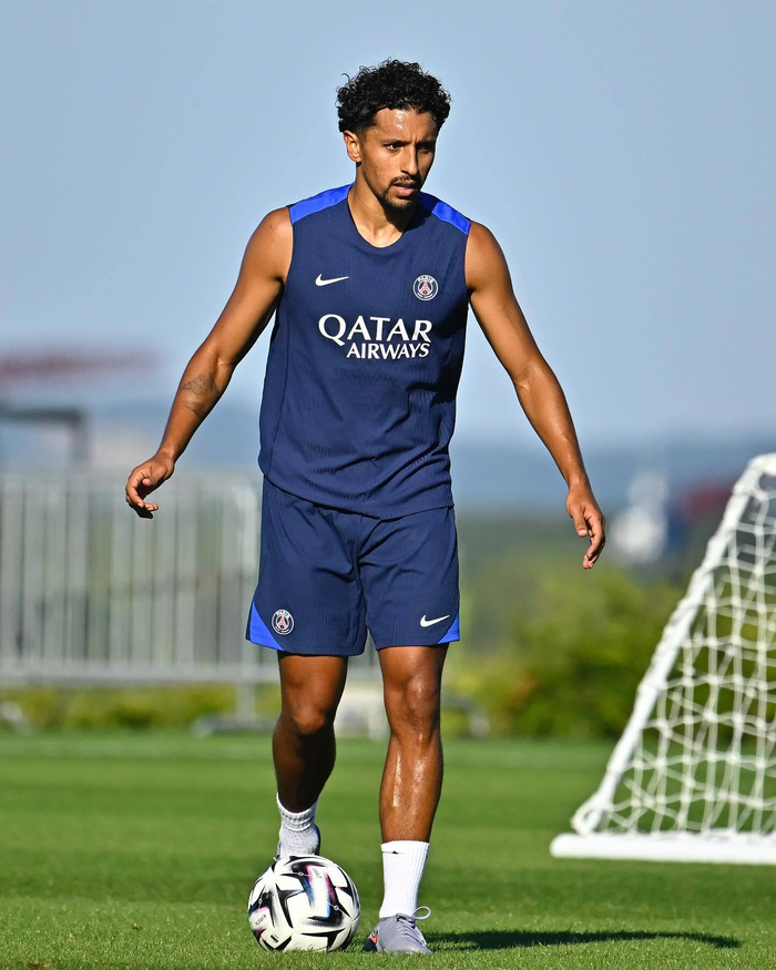 巴黎圣日耳曼发布备战花絮；今晨主帅复盘；法甲任务艰巨；细节决定成败的简单介绍