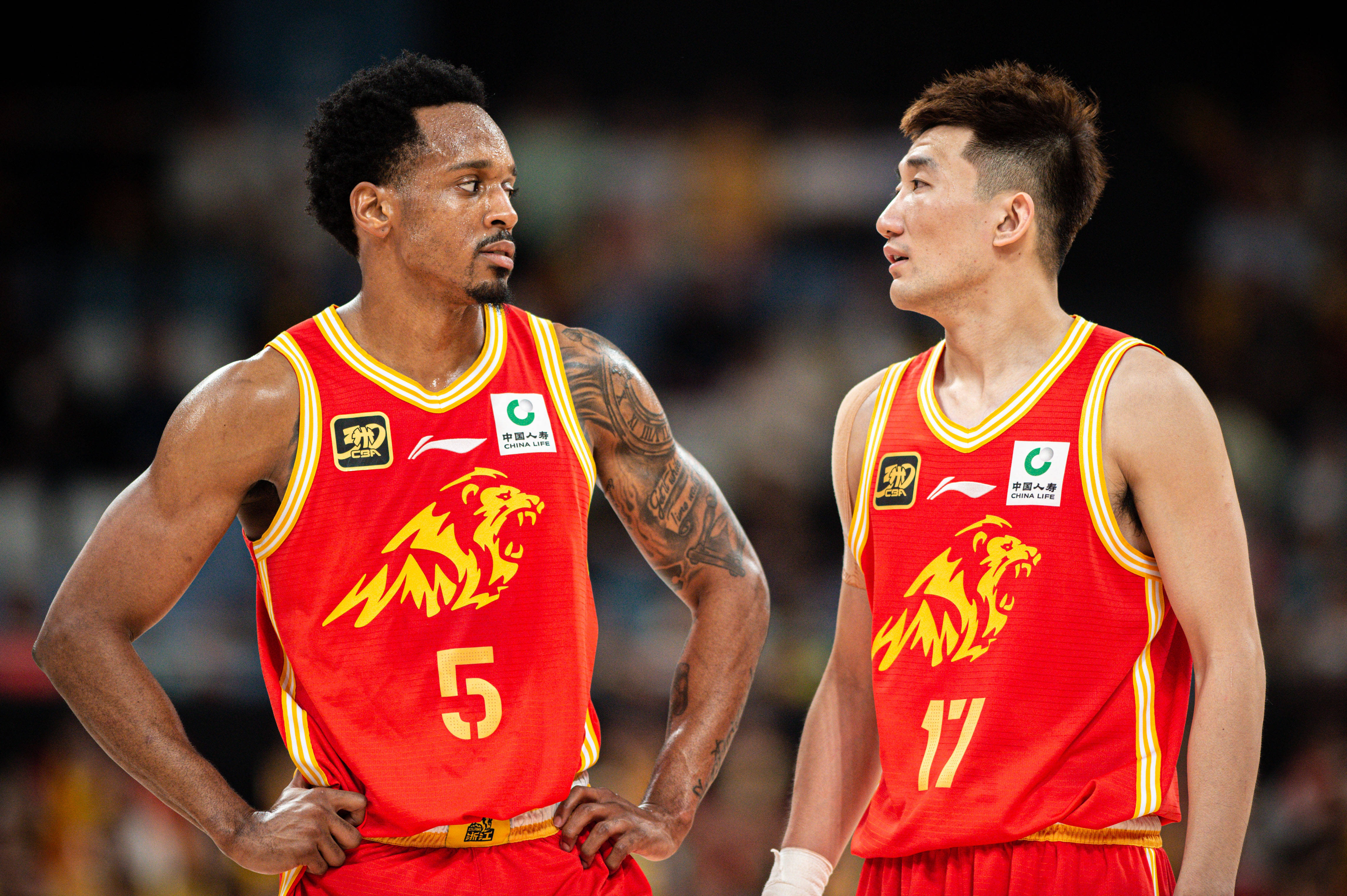 关于欧篮联冲刺阶段再迎强敌，广厦男篮再遭质疑，主帅态度——引发热议，身体对抗强度拉满的信息