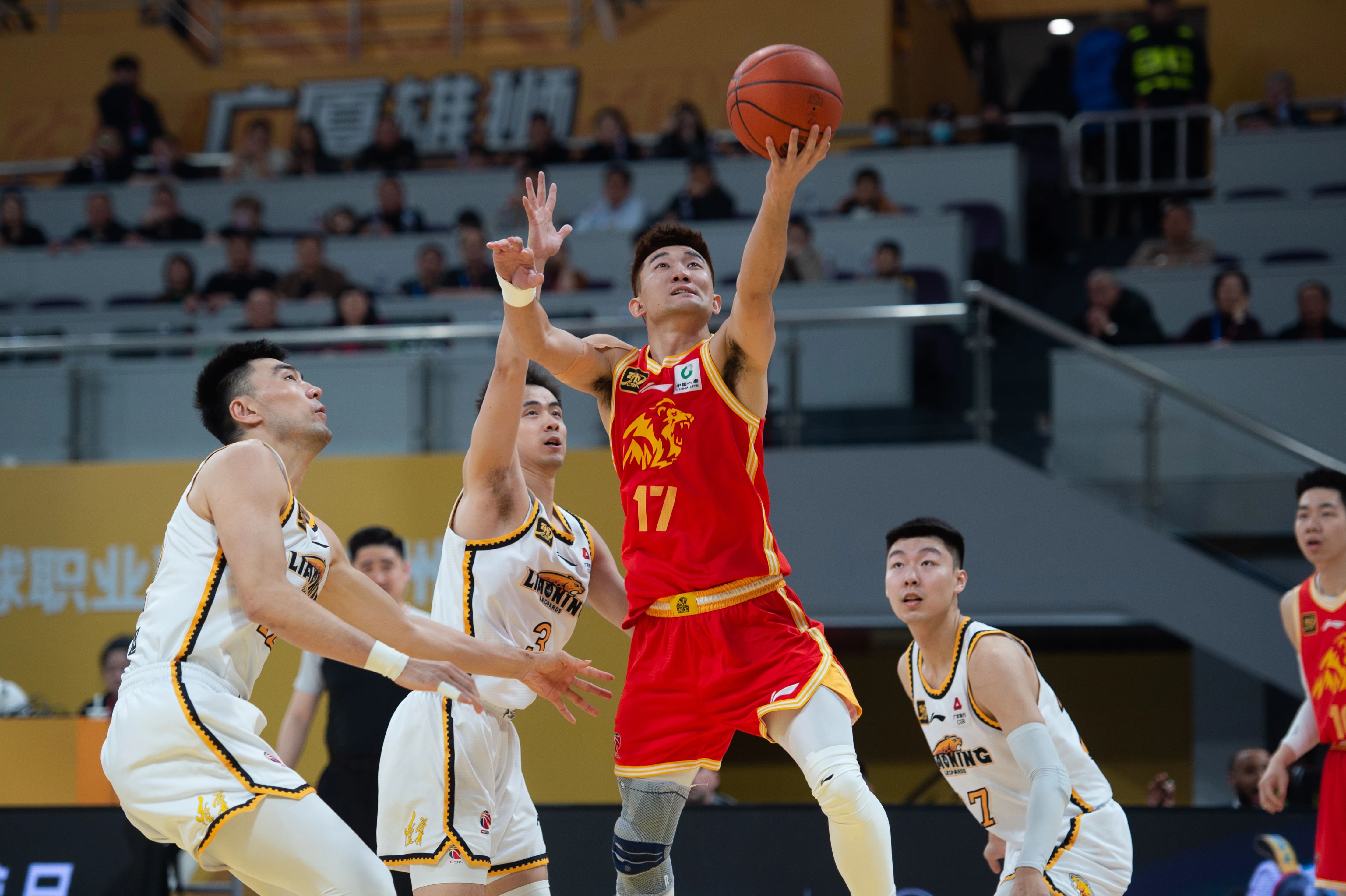 集结日广厦男篮调整名单以备NBA季后赛，官宣签约环节打磨，赛场秩序良好，训练强度明显提升的简单介绍