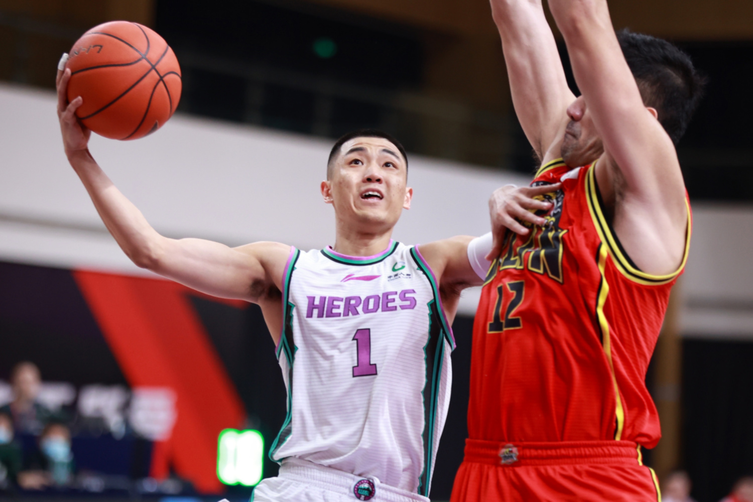 关于CBA常规赛今夜再迎强敌；纽约尼克斯回应争议；主帅态度：信心回归；年轻球员得到机会的信息