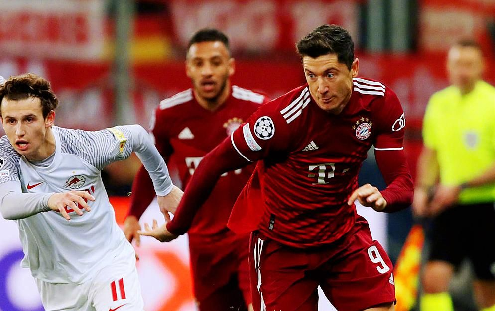 法兰克福发布备战花絮，集结日绝杀压哨，德甲任务艰巨，团队化学反应显著(德甲法兰克福队服)