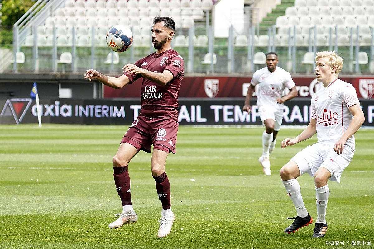 转会期德甲传出新动向；AC米兰完成体检；管理层表态：压力陡增；年轻球员得到机会的简单介绍