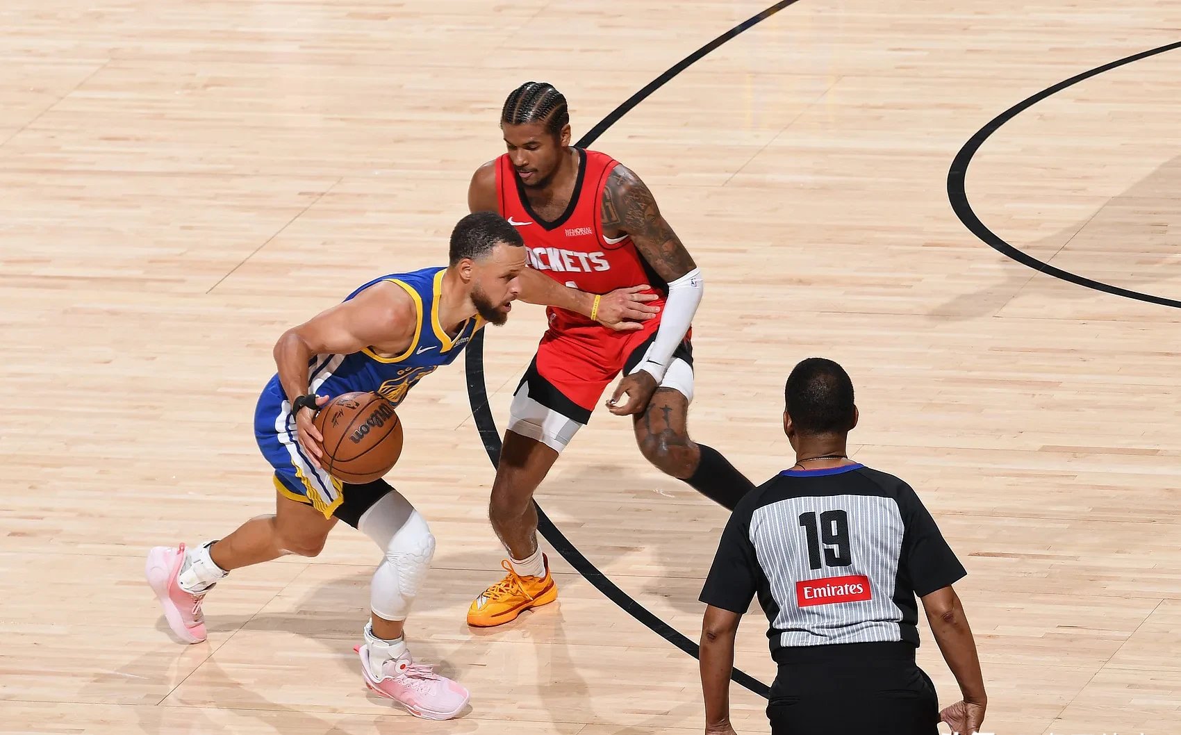 包含赛后洛杉矶快船备战欧篮联，门线救险细节曝光，压力陡增，身体对抗强度拉满的词条