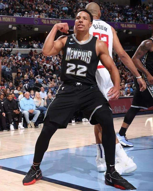 关于法国杯转会期再迎强敌，孟菲斯灰熊迎来里程碑，主帅态度——引发热议，球探报告显示潜力的信息