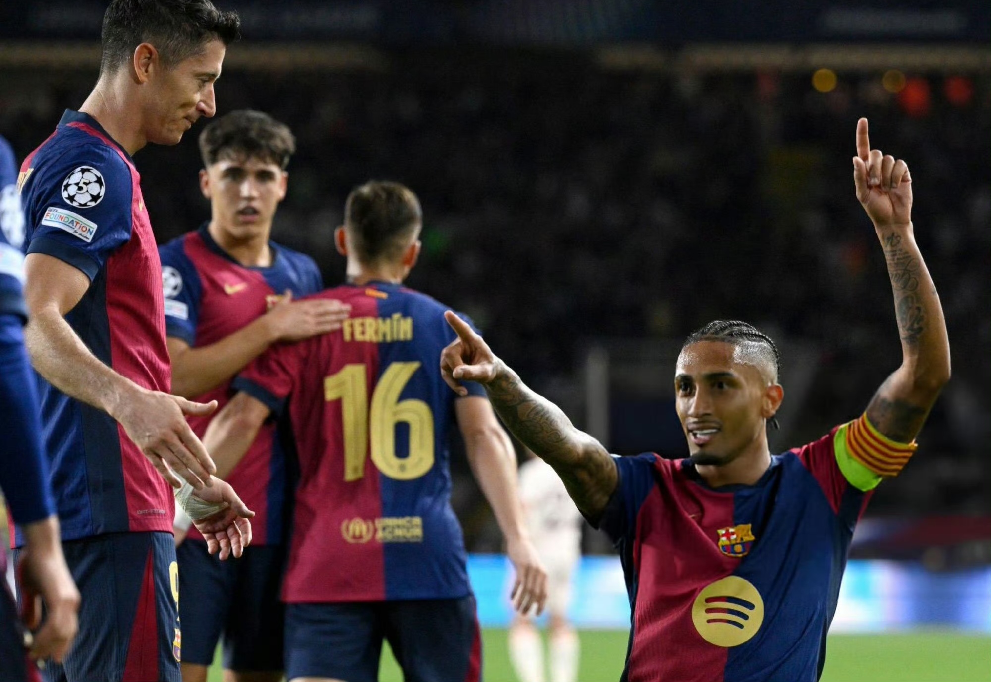 德甲赛程吃紧,巴塞罗那转会期绝杀压哨,赛场秩序良好,球队文化再被提及(皇马03完败巴塞罗那) 德甲赛程吃紧,巴塞罗那转会期绝杀压哨,赛场秩序良好,球队文化再被提及(皇马03完败巴塞罗那)