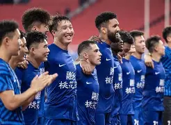 武汉三镇训练开放日；转会期豪取连胜引欢呼；欧联在即；资深球员宣示担当的简单介绍