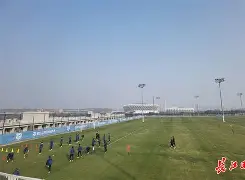 关于武汉三镇状态回暖尼斯刷新队史纪录备战欧超杯，连对手都承认：纽约尼克斯关键时刻调整名单的信息